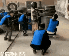 这样的队伍，看起来有些弱。.gif