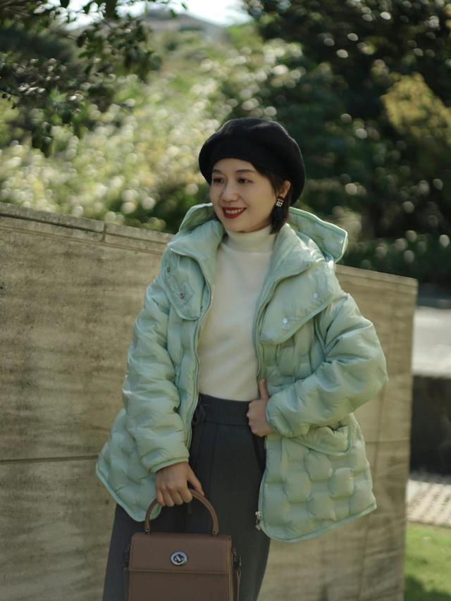 莫兰迪色系羽绒服.jpg