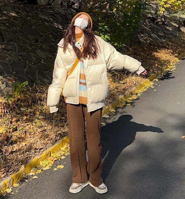 奶油色棉服+棕色阔腿裤.jpeg