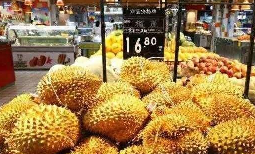 在路边摊买榴莲，水果贩子让“把壳留下”便宜点，原因在哪里？ 