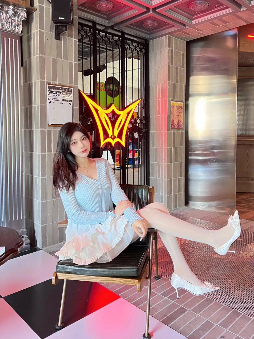 白丝吊带袜与高跟的完美结合，性感爆表