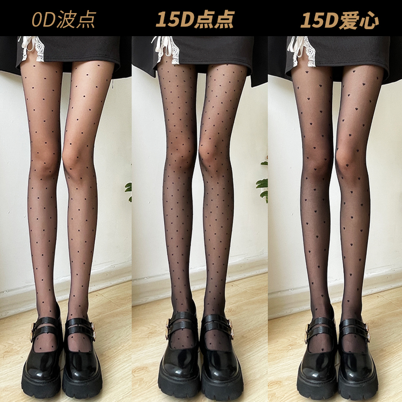 很多姑娘喜欢黑色丝袜，春季也适合搭配黑色丝袜，你会怎么选择？